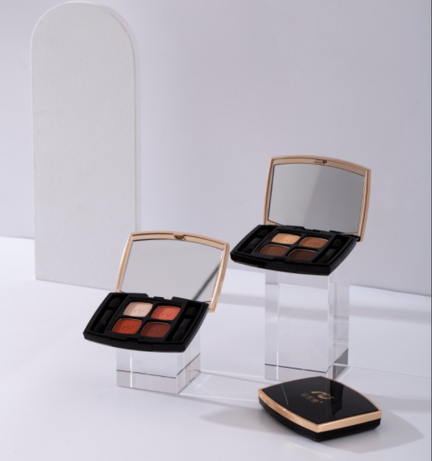 /uploads/9c08fa0a66c89c037a2e94f462fe428e.png 寇皙雅四色眼影盘